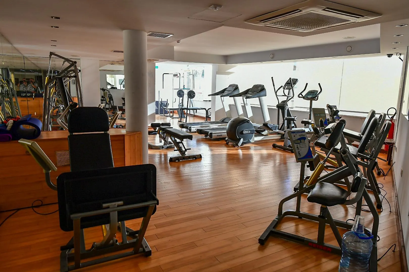 E-Hotel Larnaca Resort & Spa Perivolia 4*,