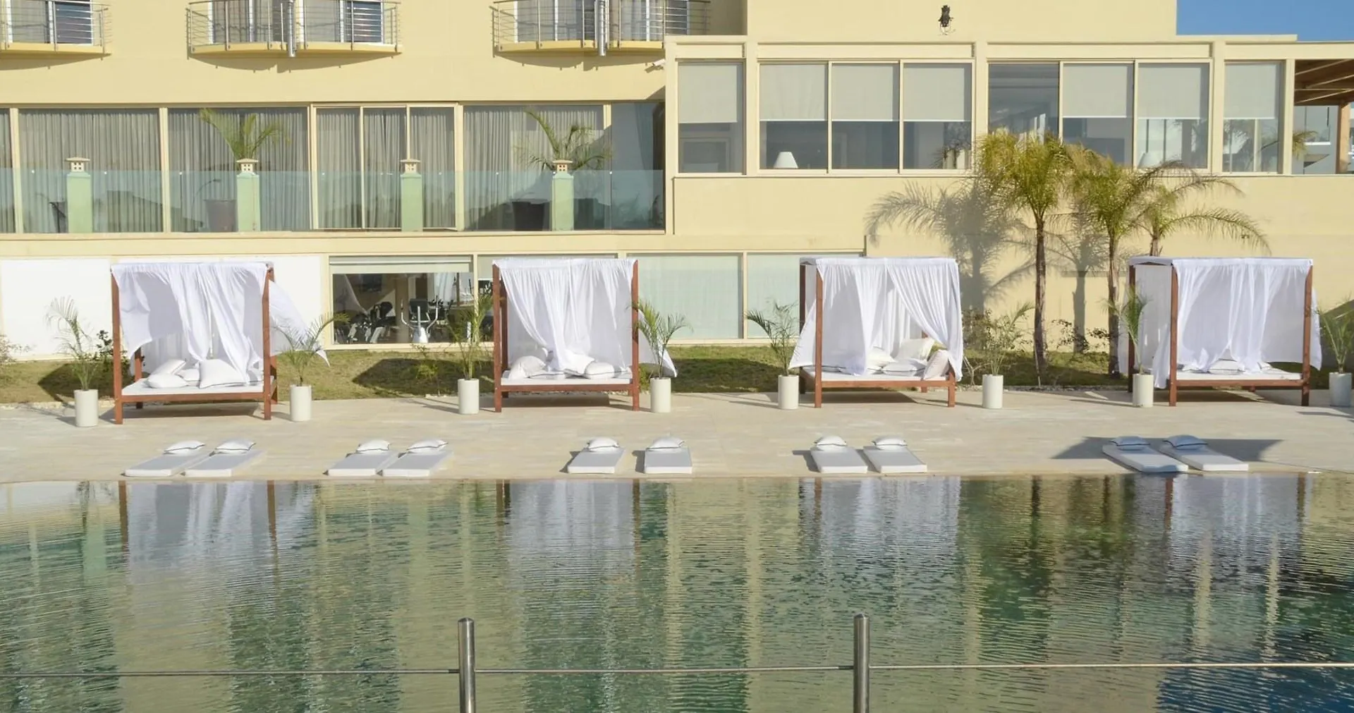 E-Hotel Larnaca Resort & Spa Perivolia 4*,