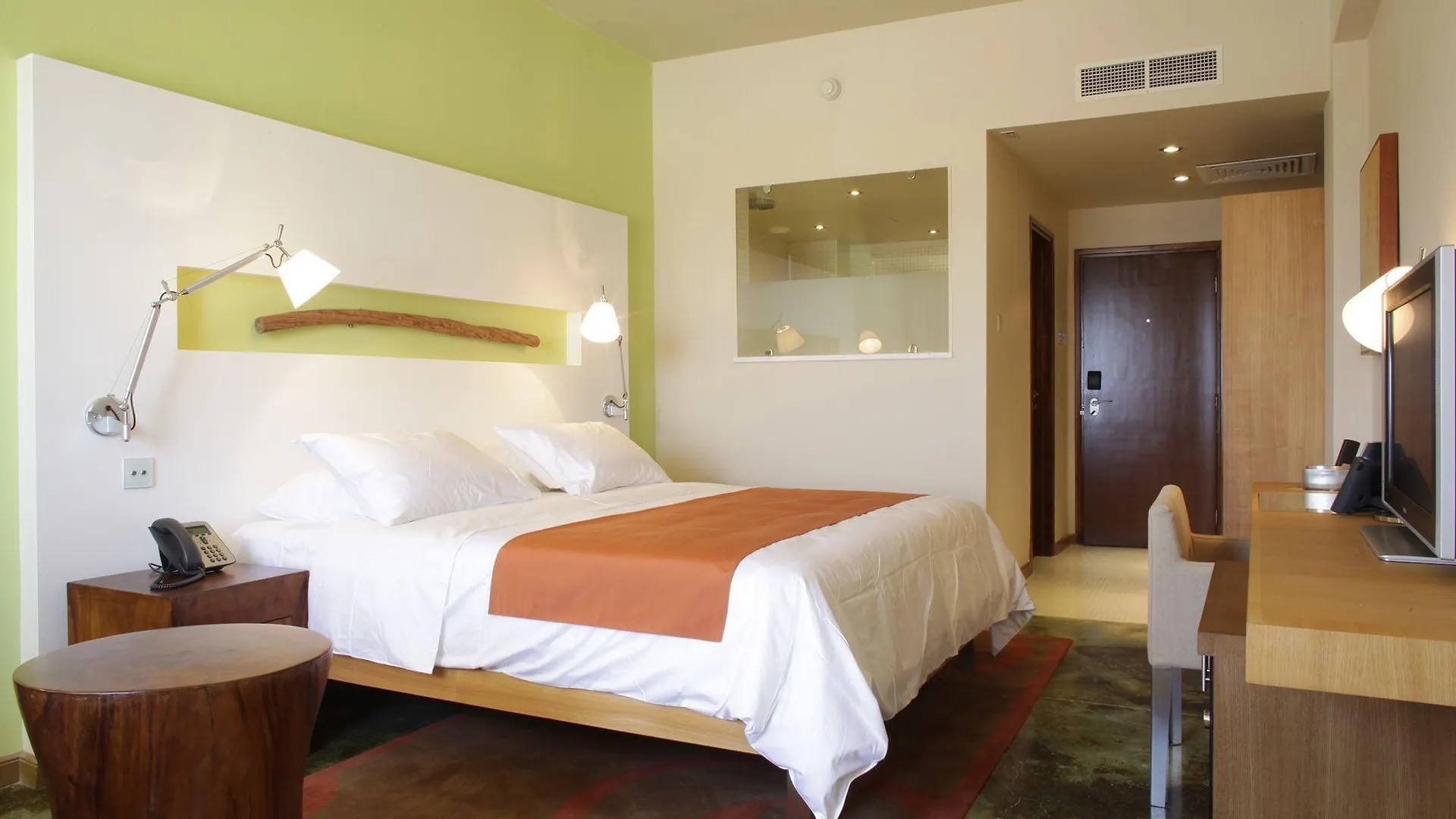 E-Hotel Larnaca Resort & Spa 페르볼리아 키프로스