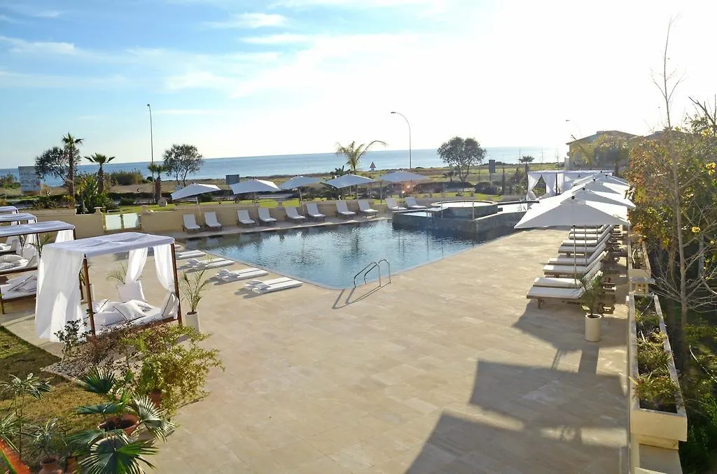 E-Hotel Larnaca Resort & Spa 페르볼리아